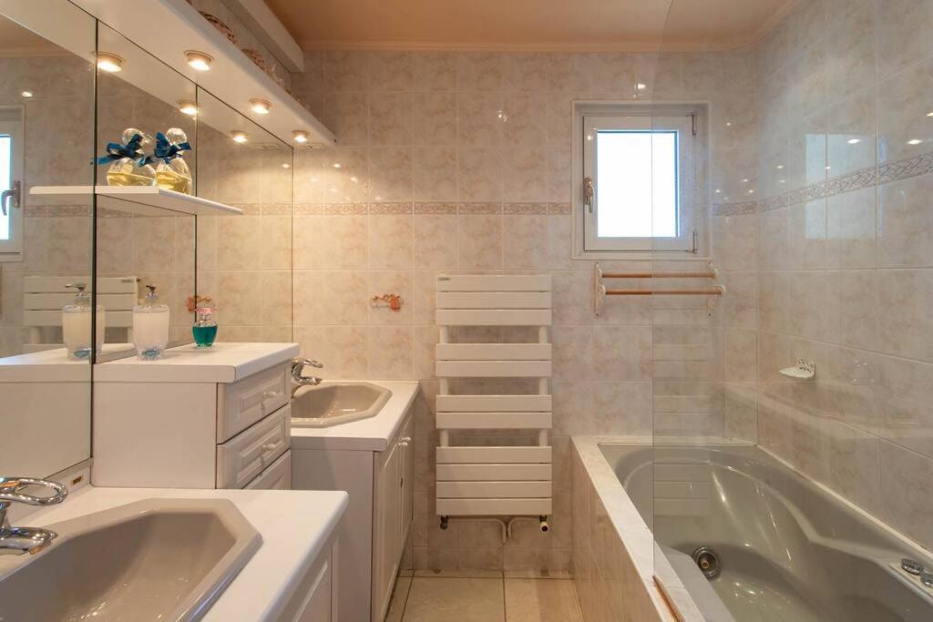 A6- 2 Bdr Incredible Sea View - Ac, Garage & Terrace Apartamento Antibes Exterior foto