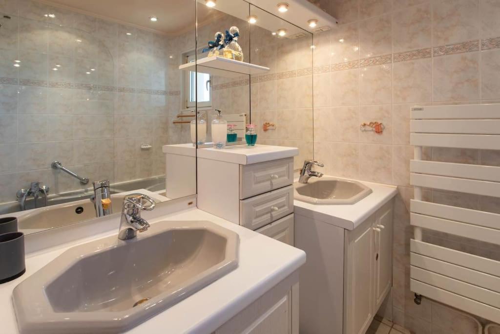A6- 2 Bdr Incredible Sea View - Ac, Garage & Terrace Apartamento Antibes Exterior foto